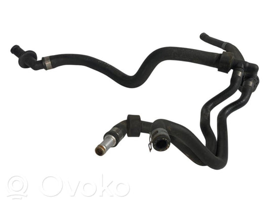 Caurulīte (-es) / šļūtene (-es)