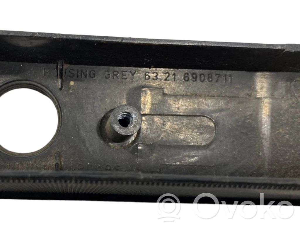 Trunk license plate light strip