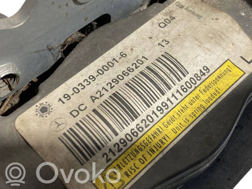 Dzinēja pārsega eņģe (-es)