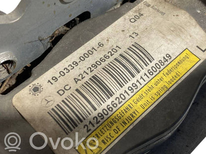 Dzinēja pārsega eņģe (-es)