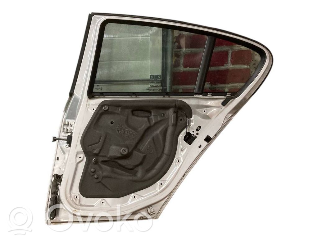 Aizmugurējās durvis