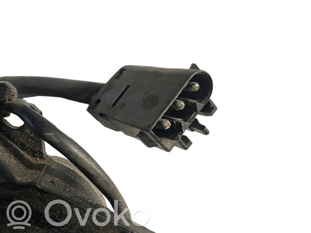 Aizmugurējā pārsega pievilcējs