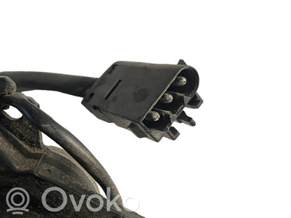 Aizmugurējā pārsega pievilcējs