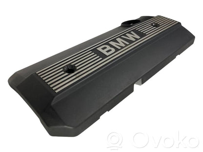 Engine cover (decorative trim)