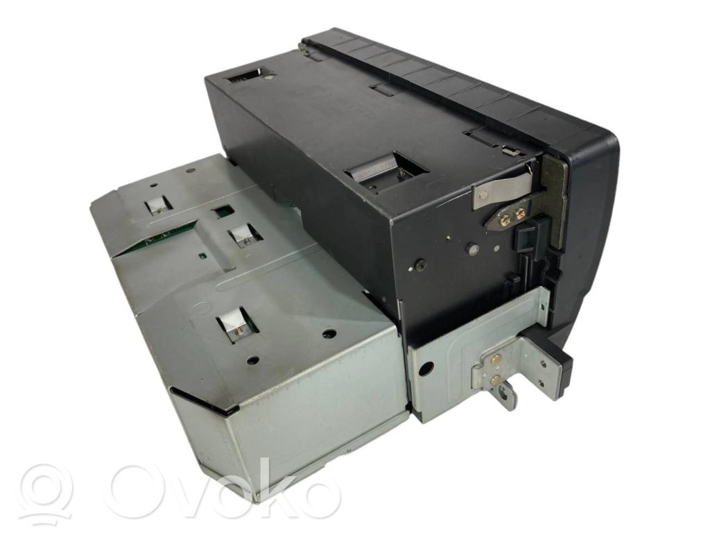 Radio / CD/DVD atskaņotājs / navigācija