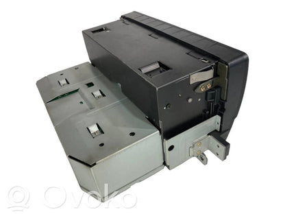 Radio / CD/DVD atskaņotājs / navigācija