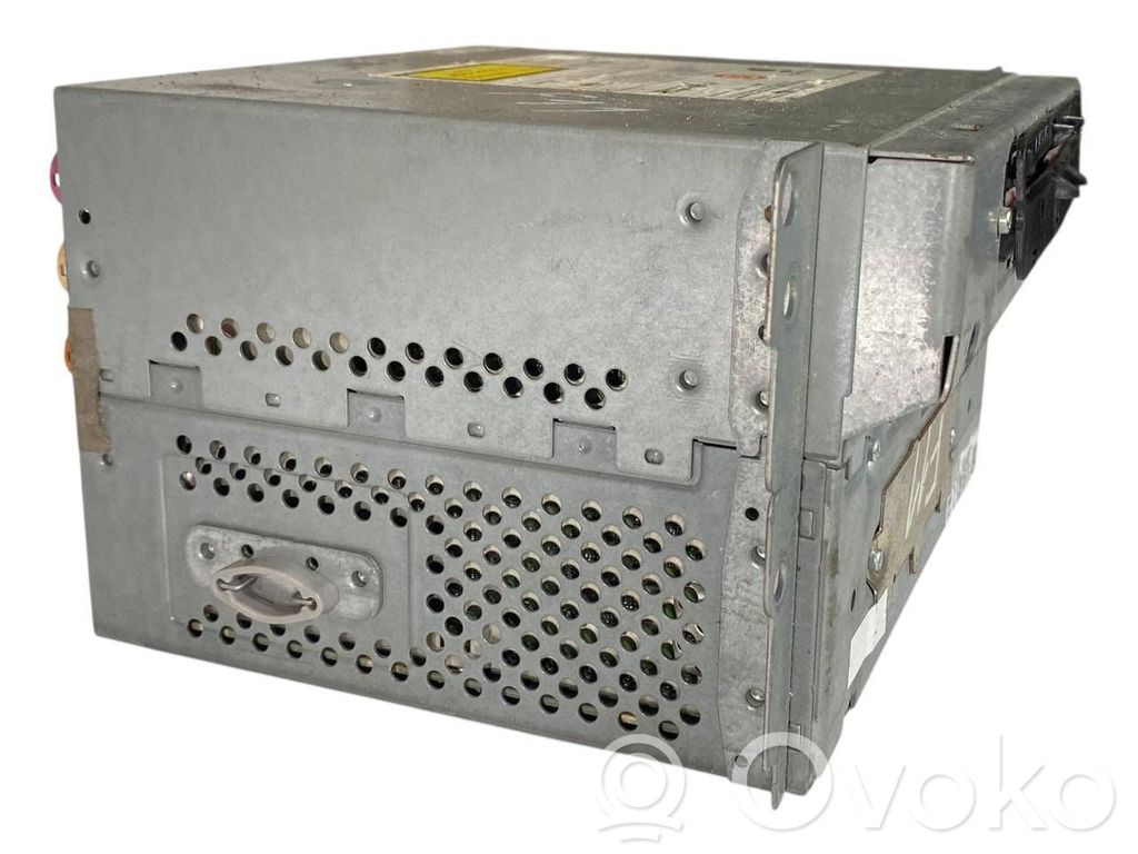 Radio / CD/DVD atskaņotājs / navigācija