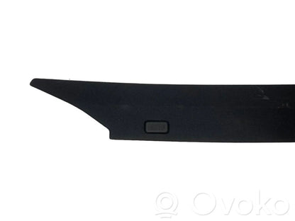 (C) statņa dekoratīvā apdare