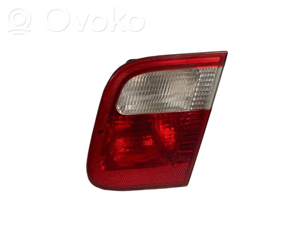 Aizmugurējais lukturis pārsegā