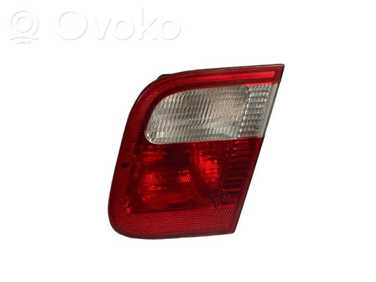 Aizmugurējais lukturis pārsegā