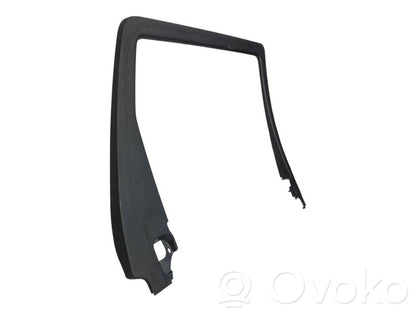 Aizmugurē durvju stikla apdare