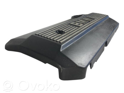 Dzinēja pārsegs (dekoratīva apdare)