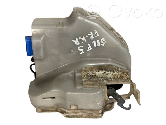 Priekšpusē slēdzene