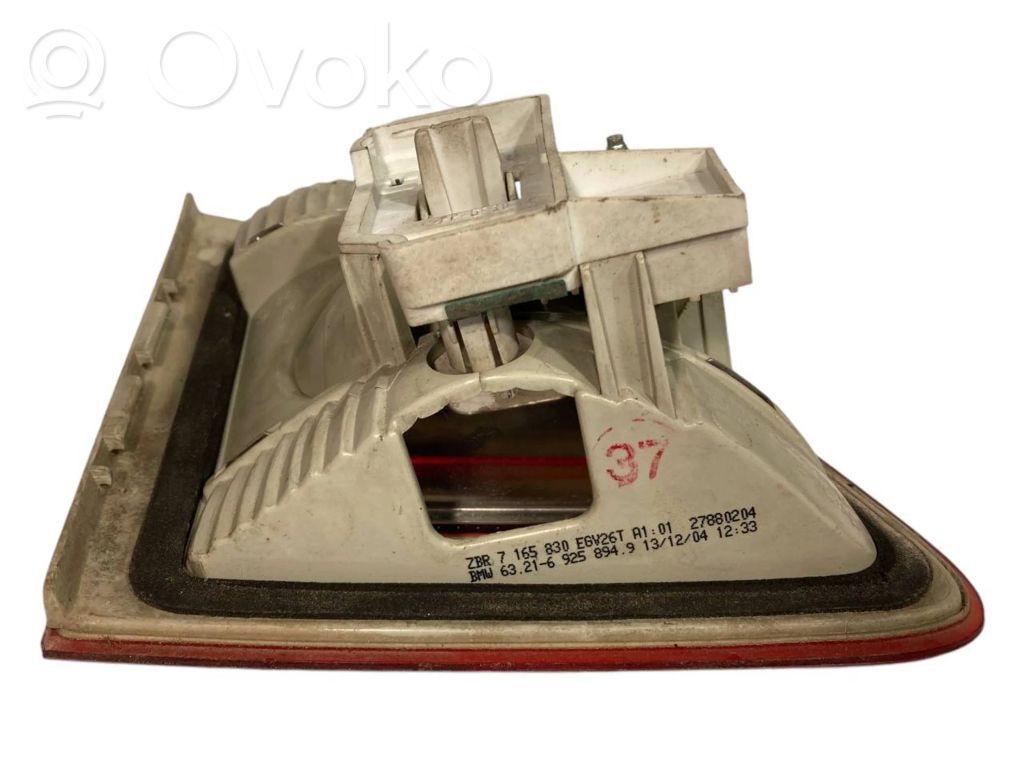 Aizmugurējais lukturis pārsegā