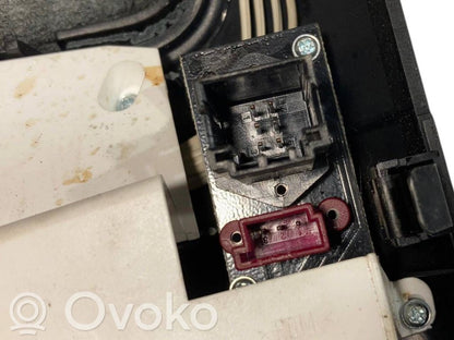 Ātrumu pārslēgšanas sviras dekoratīvā apdare (plastmasas)