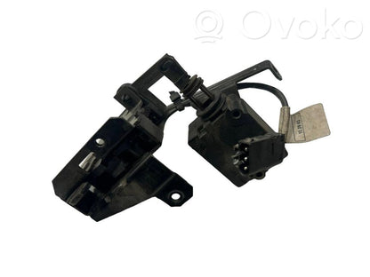 Aizmugurējā pārsega slēdzene