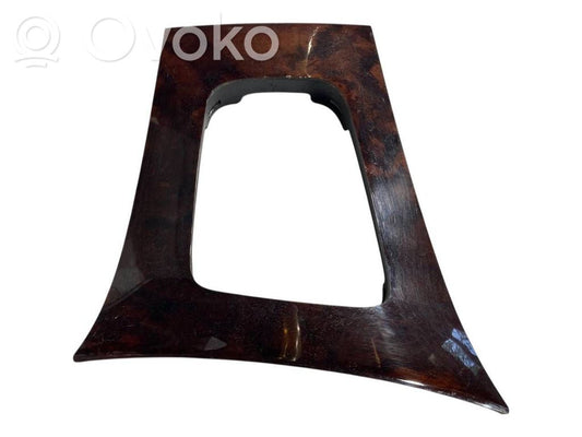 Ātrumu pārslēgšanas sviras dekoratīvā apdare (plastmasas)