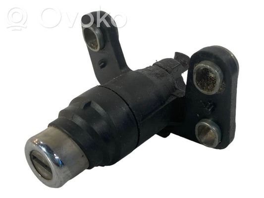 Aizmugurējā pārsega slēdzene (ārpusē)