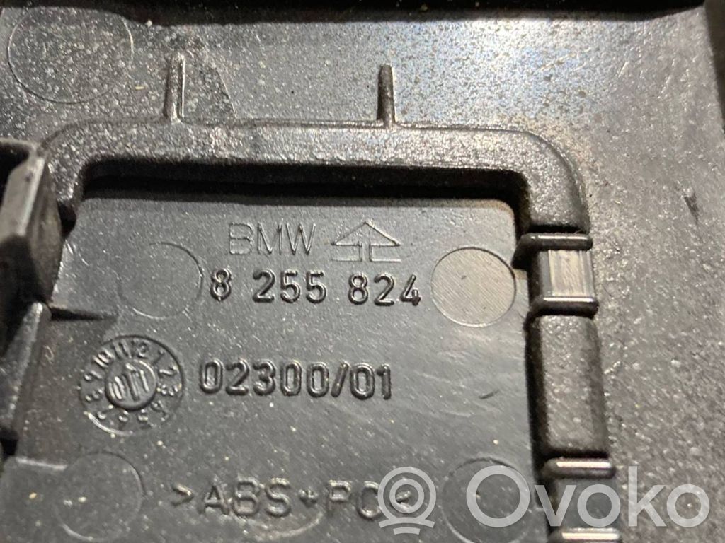 Bagāžnieka sānu apakšējās apdares panelis