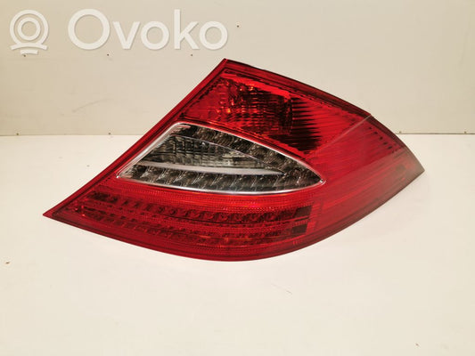 Задний фонарь в кузове