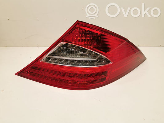 Aizmugurējais lukturis virsbūvē