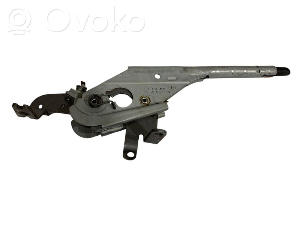 Rokas bremzes mehānisms (salonā)