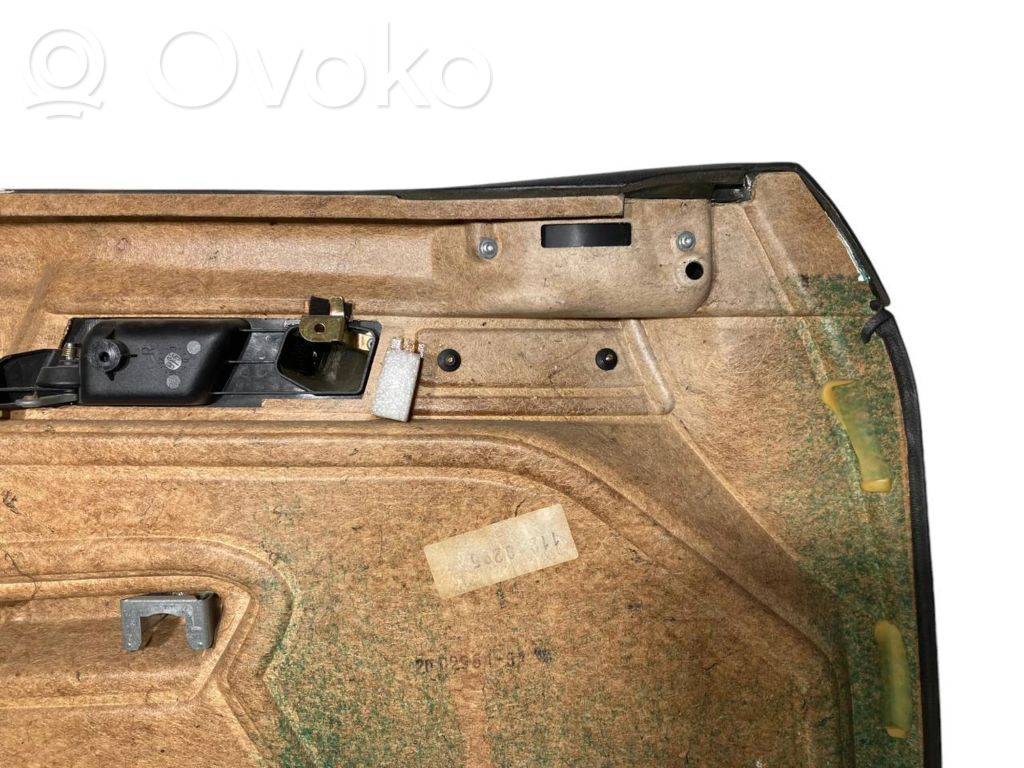 Priekšējo durvju apdare