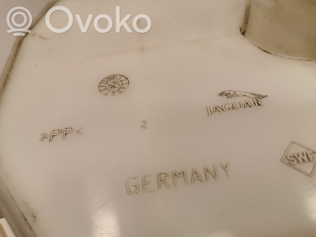 Logu šķidruma tvertne