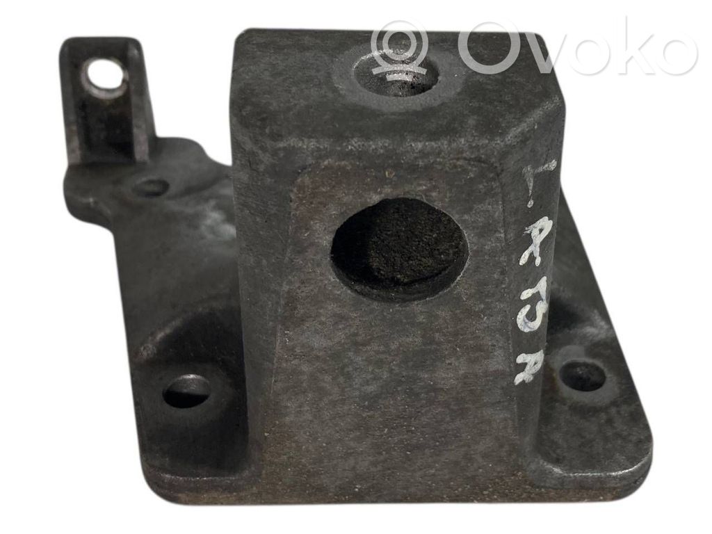 Dzinēja nostiprināšanas stiprinājums-kronšteins