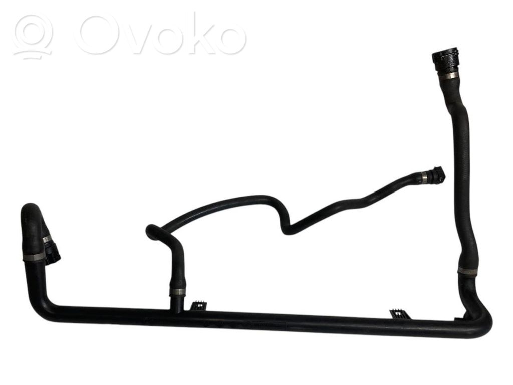 Caurulīte (-es) / šļūtene (-es)