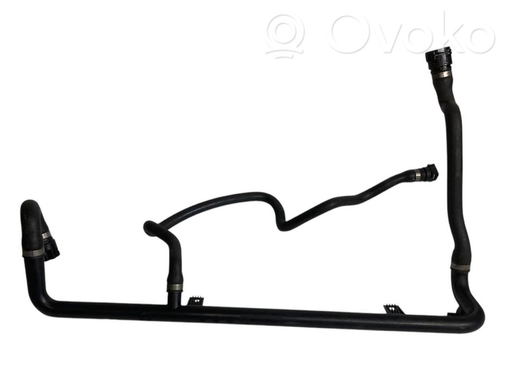 Caurulīte (-es) / šļūtene (-es)