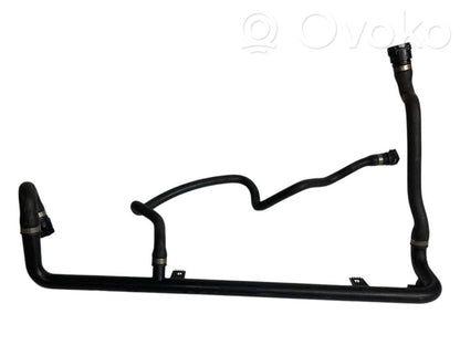 Caurulīte (-es) / šļūtene (-es)