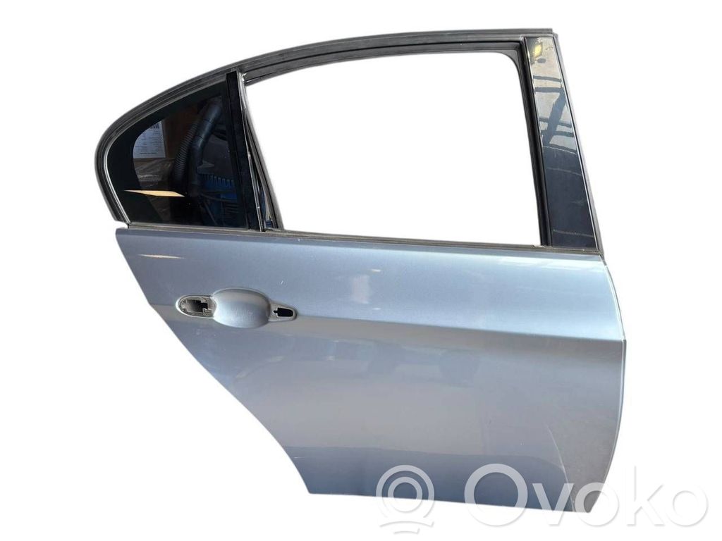 Aizmugurējās durvis