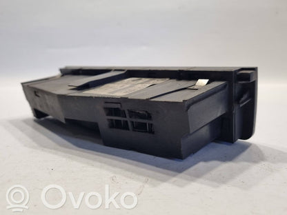 Gaisa kondicioniera / klimata kontroles / salona apsildes vadības bloks (salonā)