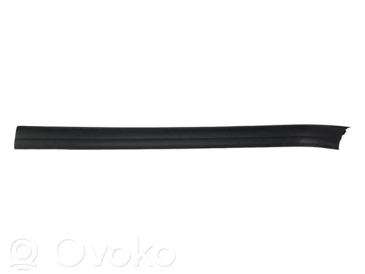 Priekšējā sliekšņa dekoratīvā apdare (iekšējā)