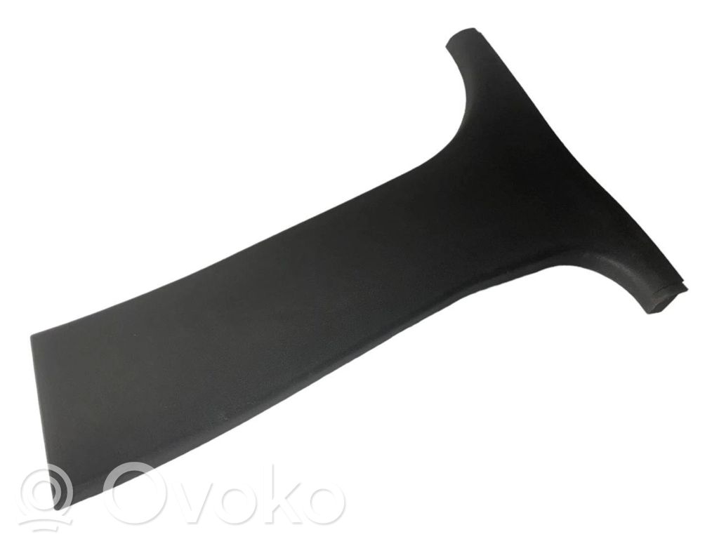 (B) statņa dekoratīvā apdare (apakšdaļa)