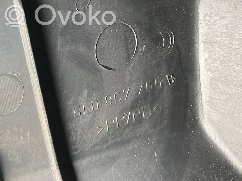 Sānu dekoratīvā apdare pie aizmugurējā sēdekļa (apakšdaļa)