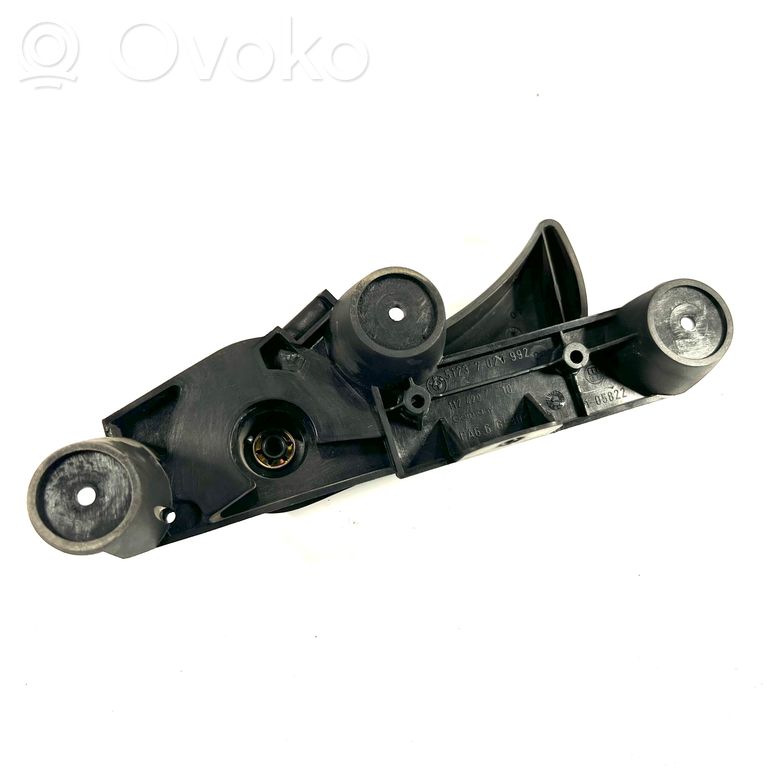 Ручка открывания капота двигателя