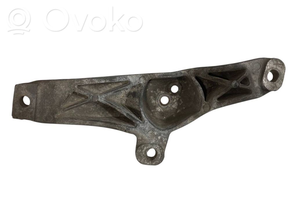 Dzinēja nostiprināšanas stiprinājums-kronšteins