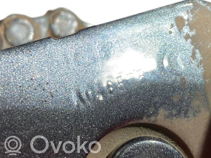 Priekšpusē apakšējā vira (eņģe)