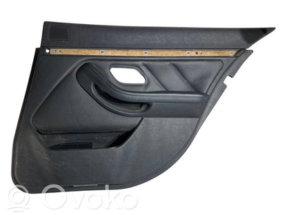 Apšuvums aizmugurējām durvīm