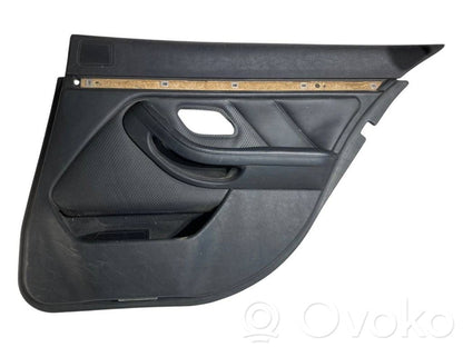 Apšuvums aizmugurējām durvīm