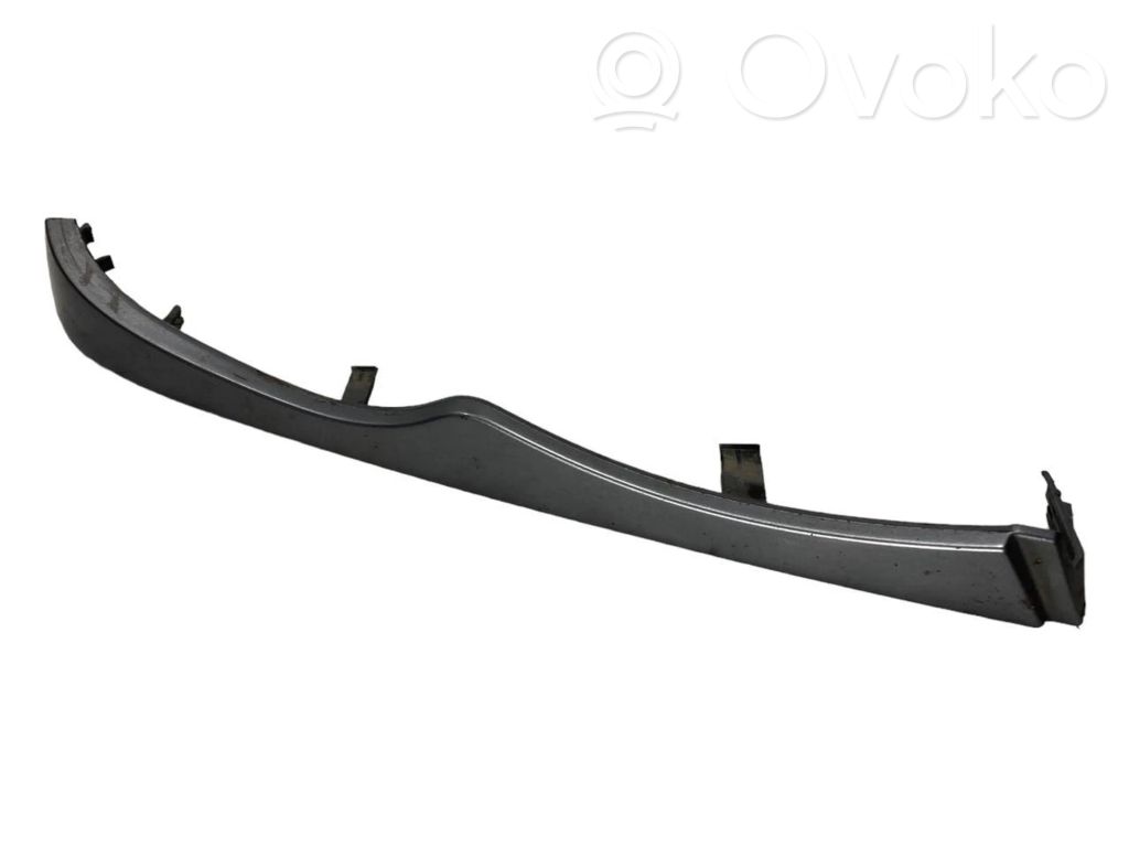 Priekšējā luktura dekoratīvā apdare