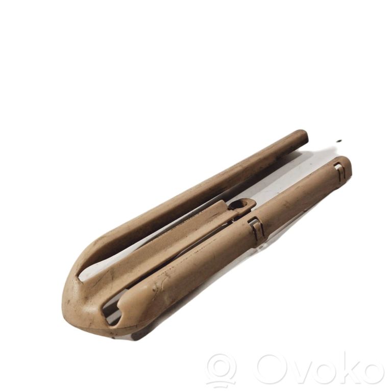 Priekšējā vadītāja sēdekļa sliedīte (-es)