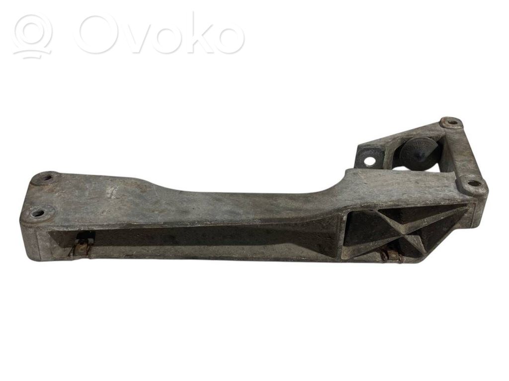 Pārnesumkārbas stiprinājuma kronšteins