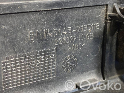 Kāju zonas sānu dekoratīvā apdare