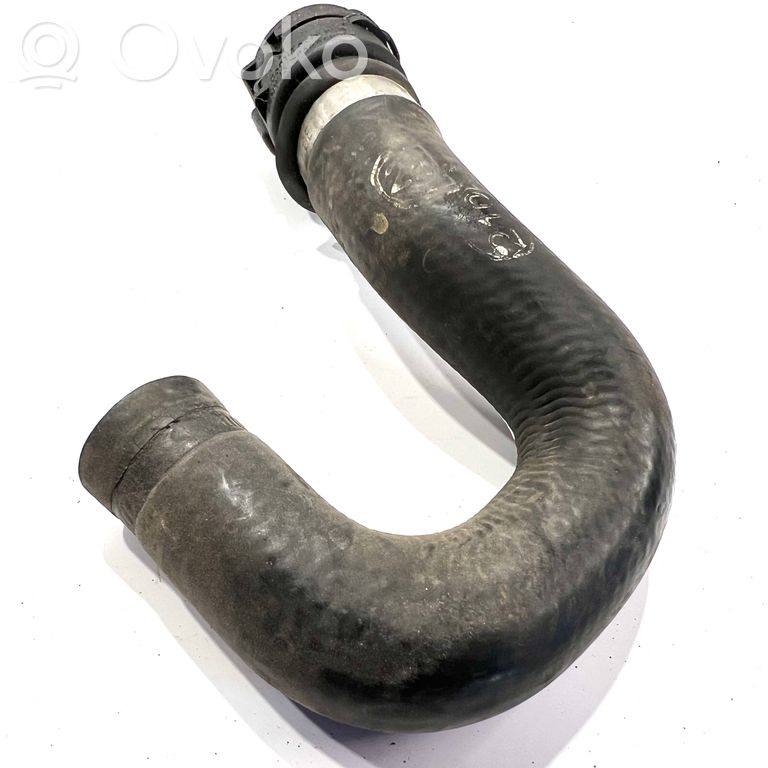 Caurulīte (-es) / šļūtene (-es)