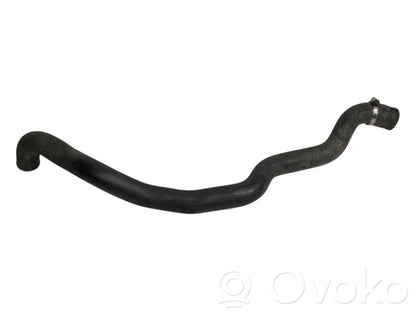 Caurulīte (-es) / šļūtene (-es)