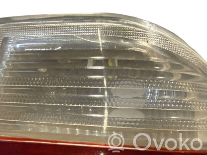 Aizmugurējais lukturis virsbūvē