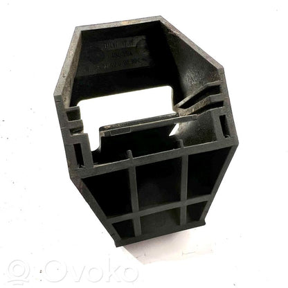 Radiator(s) holder/bracket